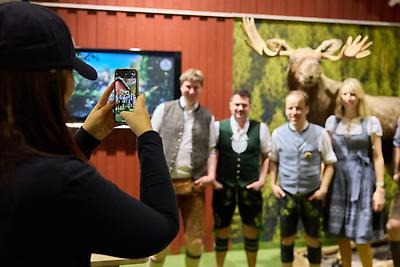 Visitors taking photo with elk Lorenzo hosted by Visit
Trollhättan Vänersborg in the Swedish pavilion at Grüne Woche