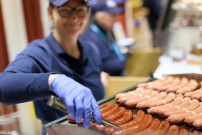 Karin Henningsson, Österlens Kött&Vilt grilling elk sausage